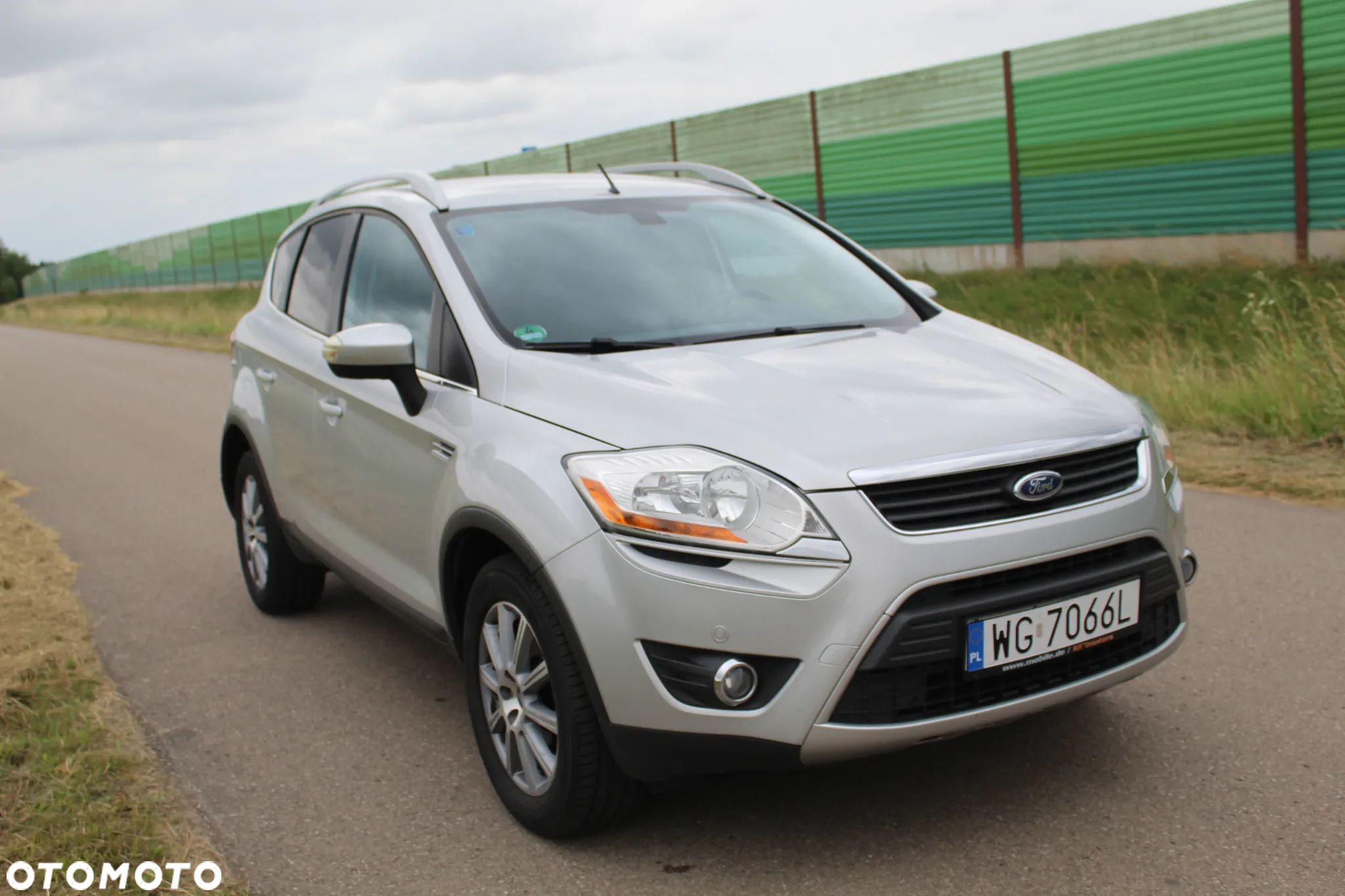 Ford Kuga 2.0 TDCi 2x4 Titanium - 3