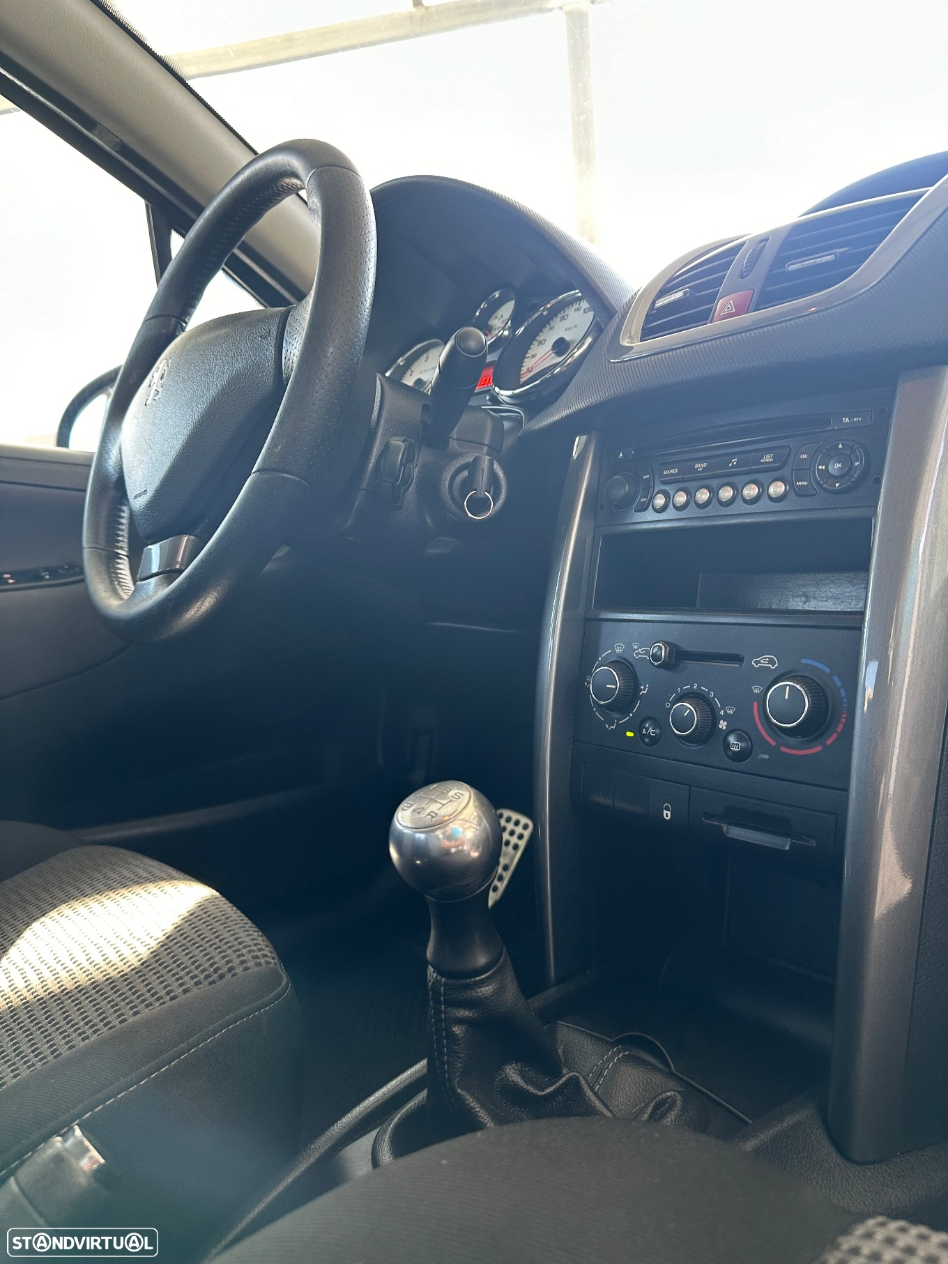 Peugeot 207 1.4 16V SE Sportium - 28