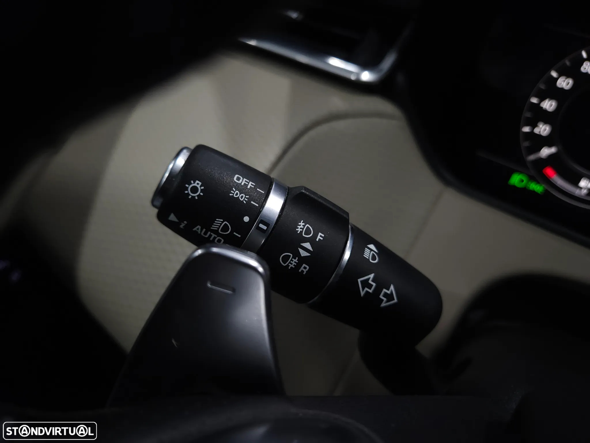 Land Rover Range Rover Velar 2.0 D R-Dynamic S - 29