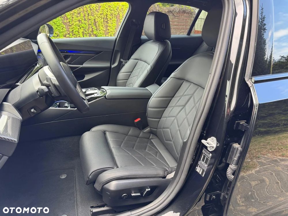 BMW Seria 5 520d xDrive - 29