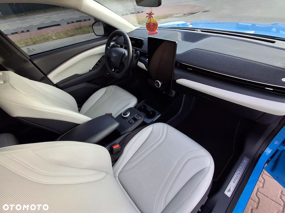 Ford Mustang Mach-E 88 kWh AWD Premium - 17
