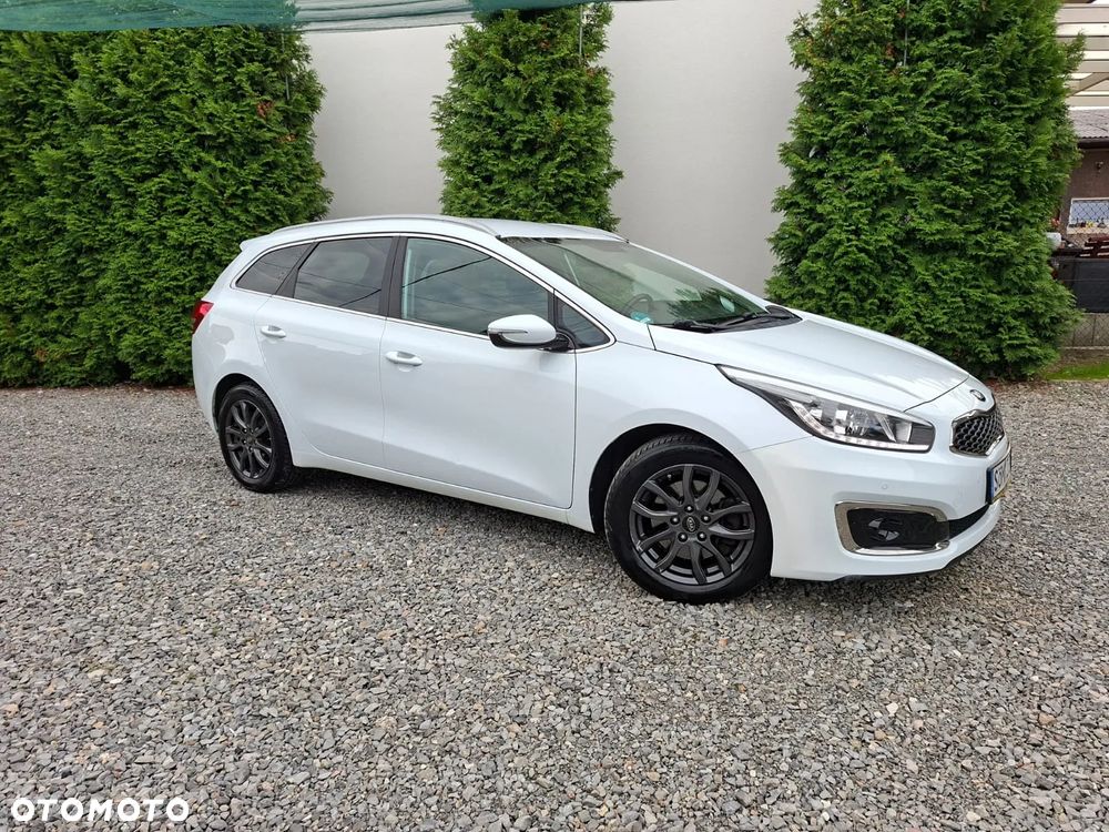 Kia Ceed 1.6 GDI DCT SW Platinum Edition - 27
