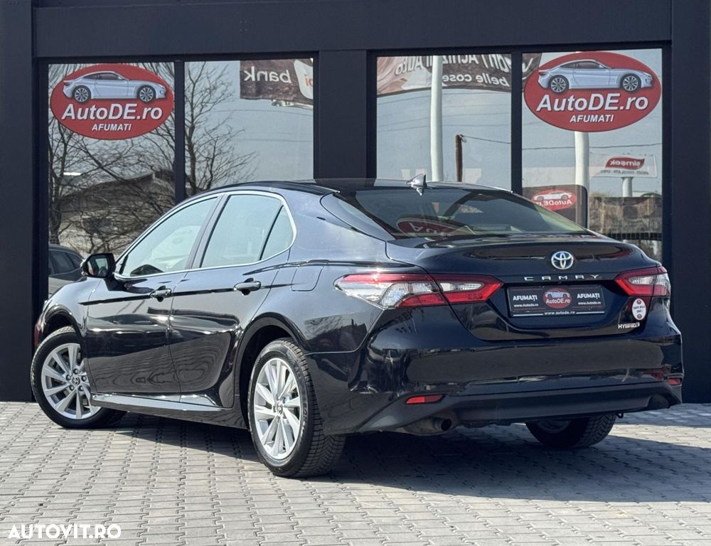 Toyota Camry - 4