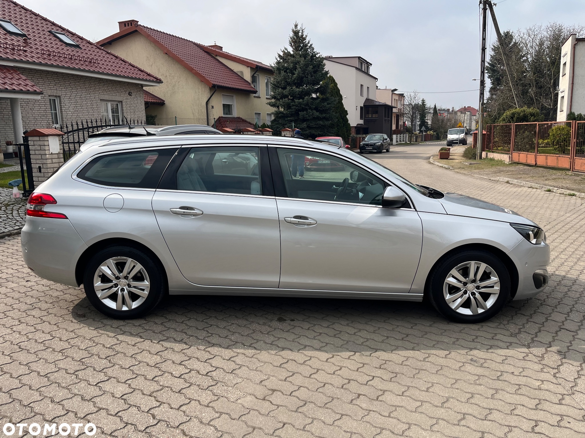 Peugeot 308 SW BlueHDi 120 Stop & Start Business-Line - 4