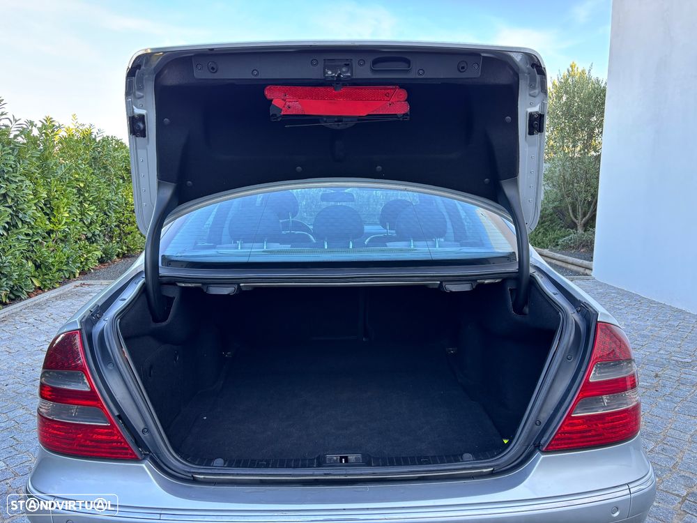 Mercedes-Benz E 220 CDi Avantgarde Aut. - 23