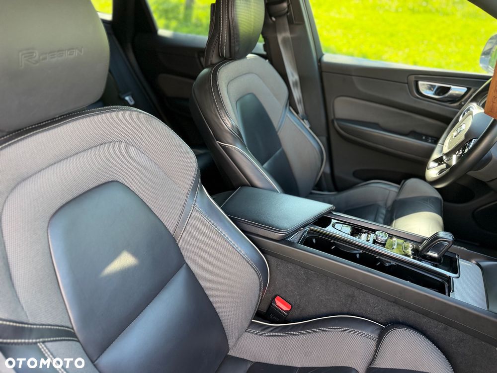 Volvo XC 60 D5 SCR AWD R-Design - 29