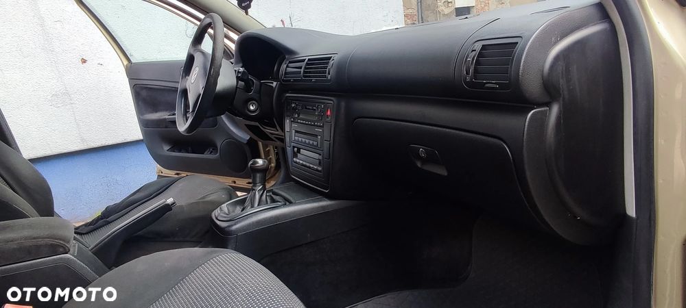 Volkswagen Passat - 12