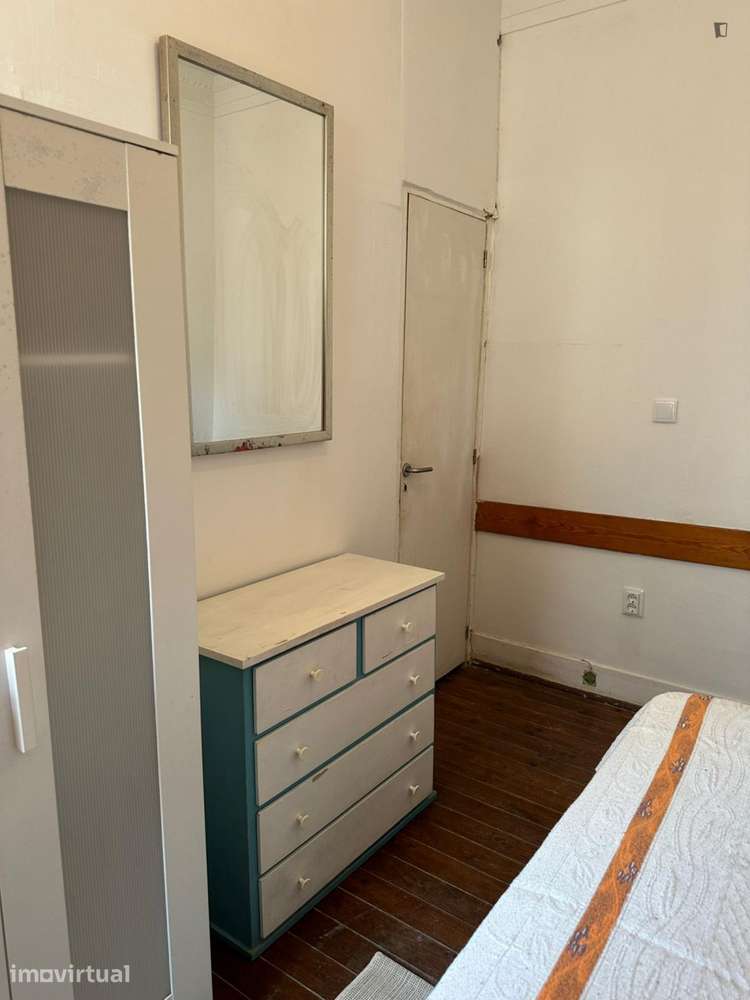 Quarto - localizado em Alameda Lisbon - Grande imagem: 4/16