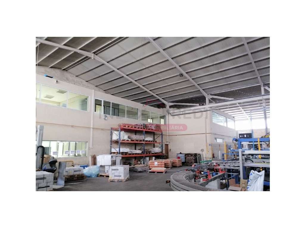 Imóvel encontra-se arrendado. - Vendido com o contrato de arrendame... - Grande imagem: 3/10