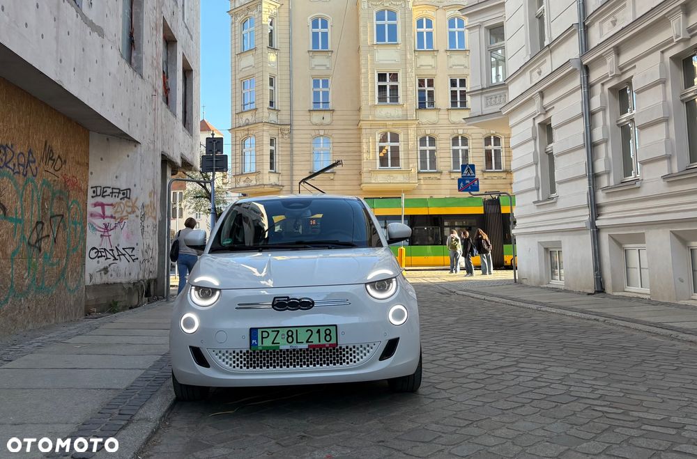 Fiat 500e La Prima - 11