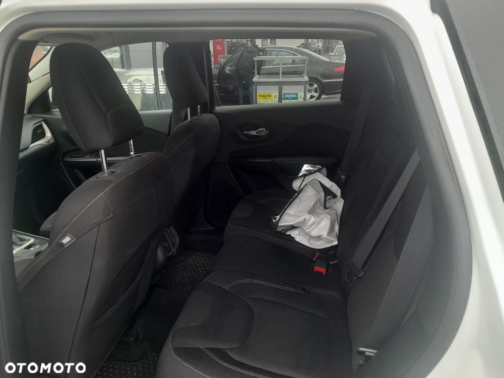 Jeep Cherokee - 4