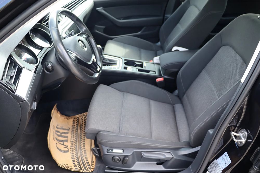 Volkswagen Passat Variant ver-variant-2-0-tdi-scr-dsg-comfortline - 22