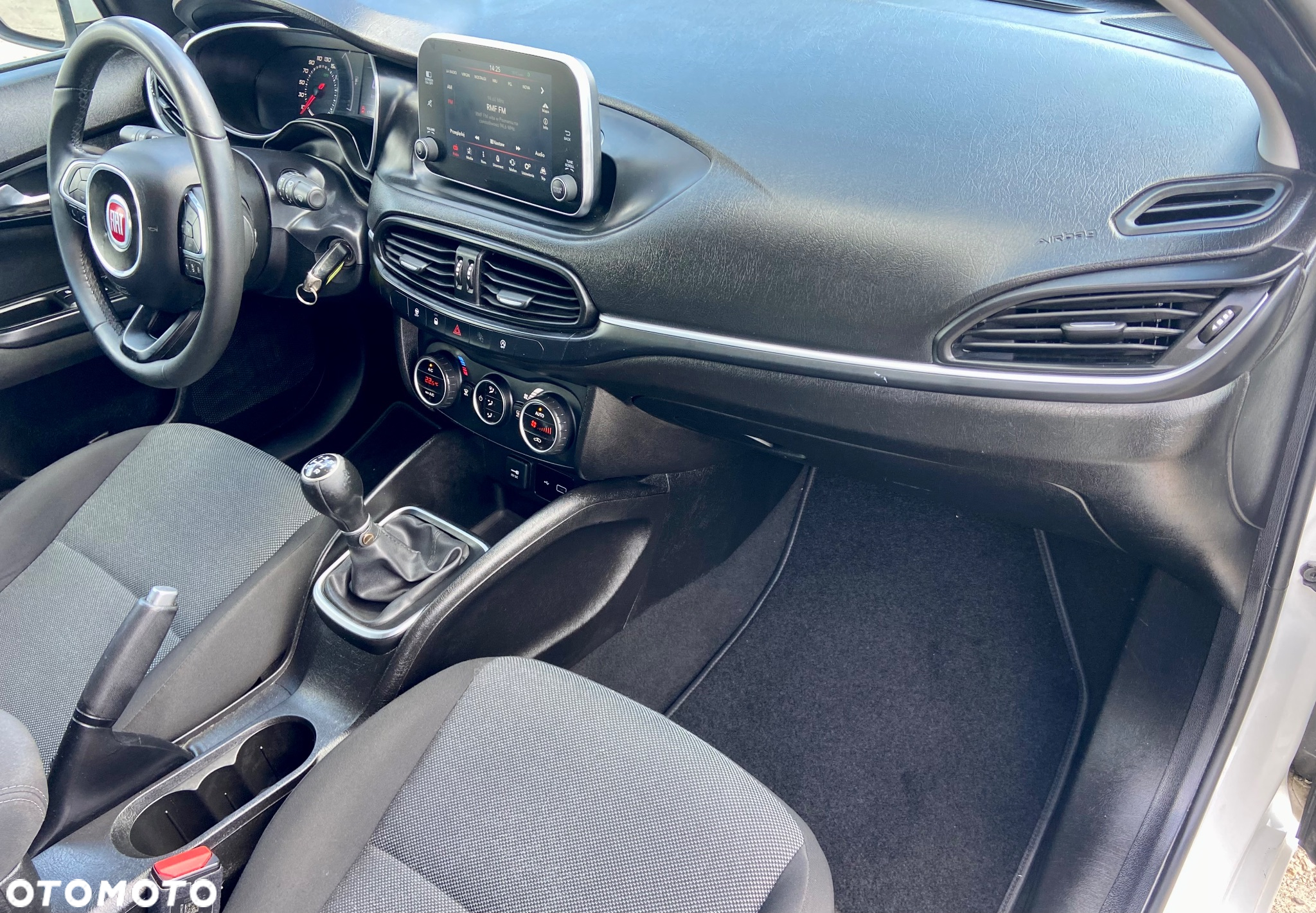 Fiat Tipo 1.3 MultiJet 16v Sport - 14