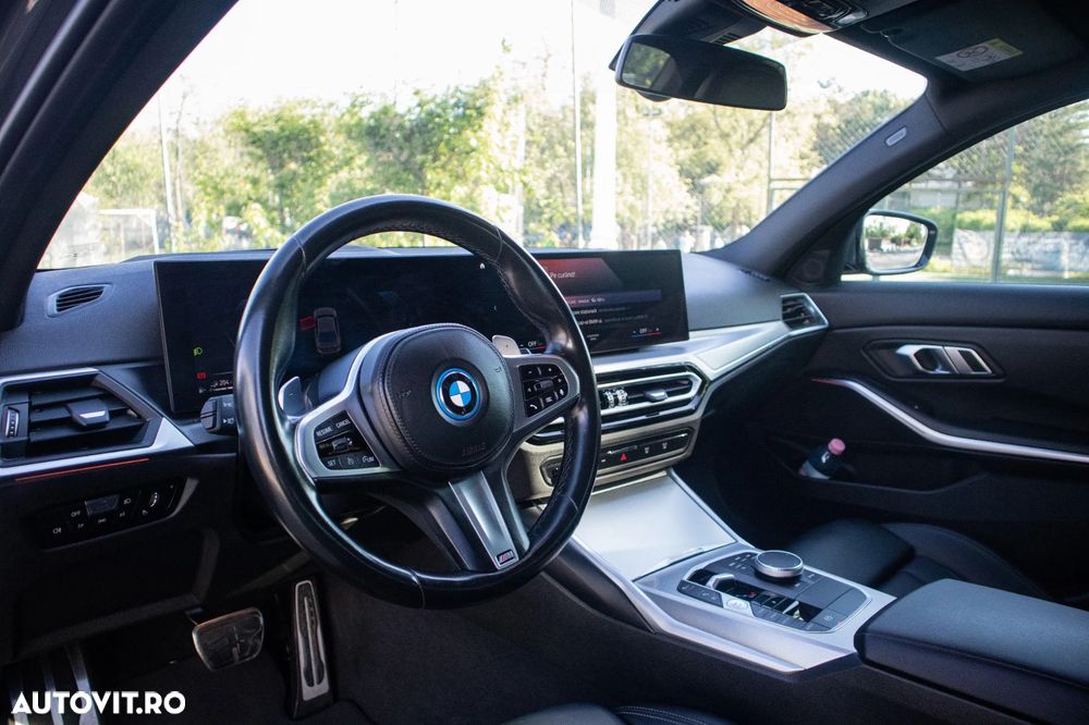 BMW Seria 3 330e Aut. M Sport - 34