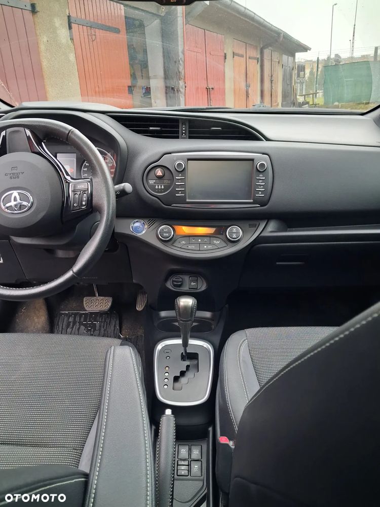 Toyota Yaris Hybrid 100 Dynamic EU6 - 25