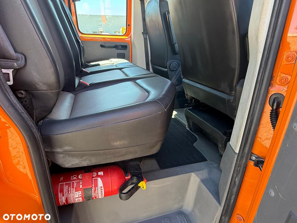 MAN TGE 3.180 DOKA - Tył napęd 6-osobowa - 8