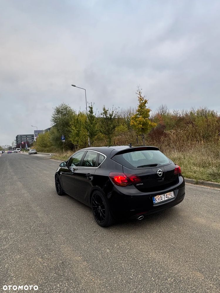Opel Astra 2010 photo 5