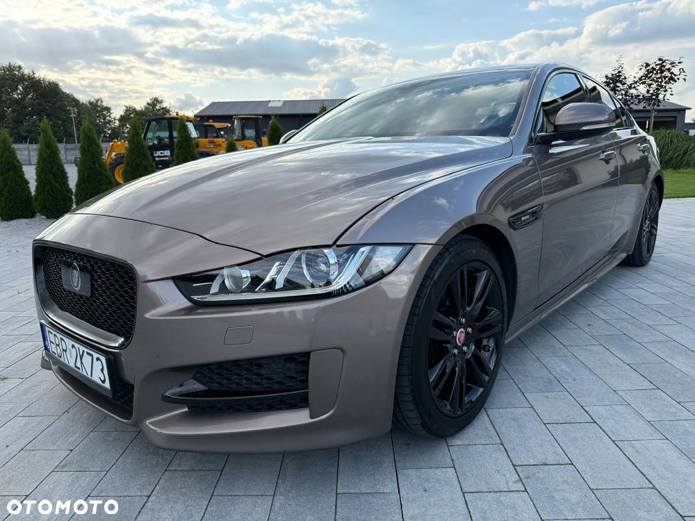 Jaguar XE 2.0 D R-Sport - 11