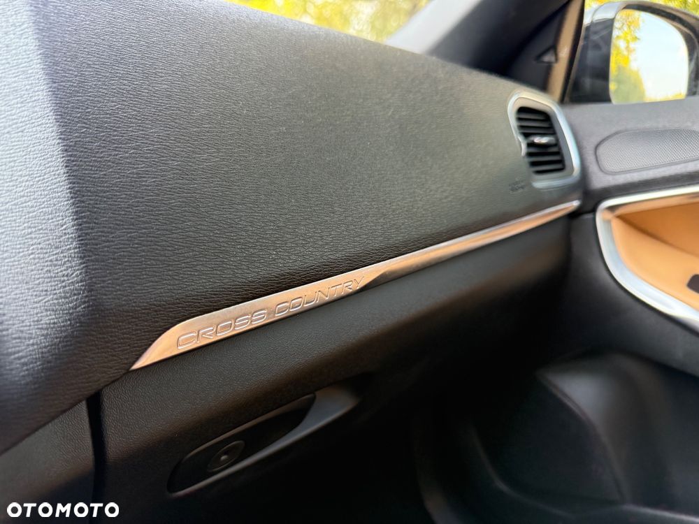 Volvo V40 Cross Country D2 Momentum - 23