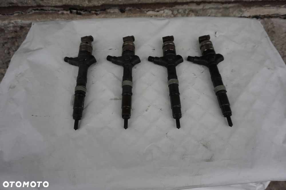 WTRYSK 2.0 D4D TOYOTA AVENSIS COROLLA E12 VERSO 23670-0G010 - 3