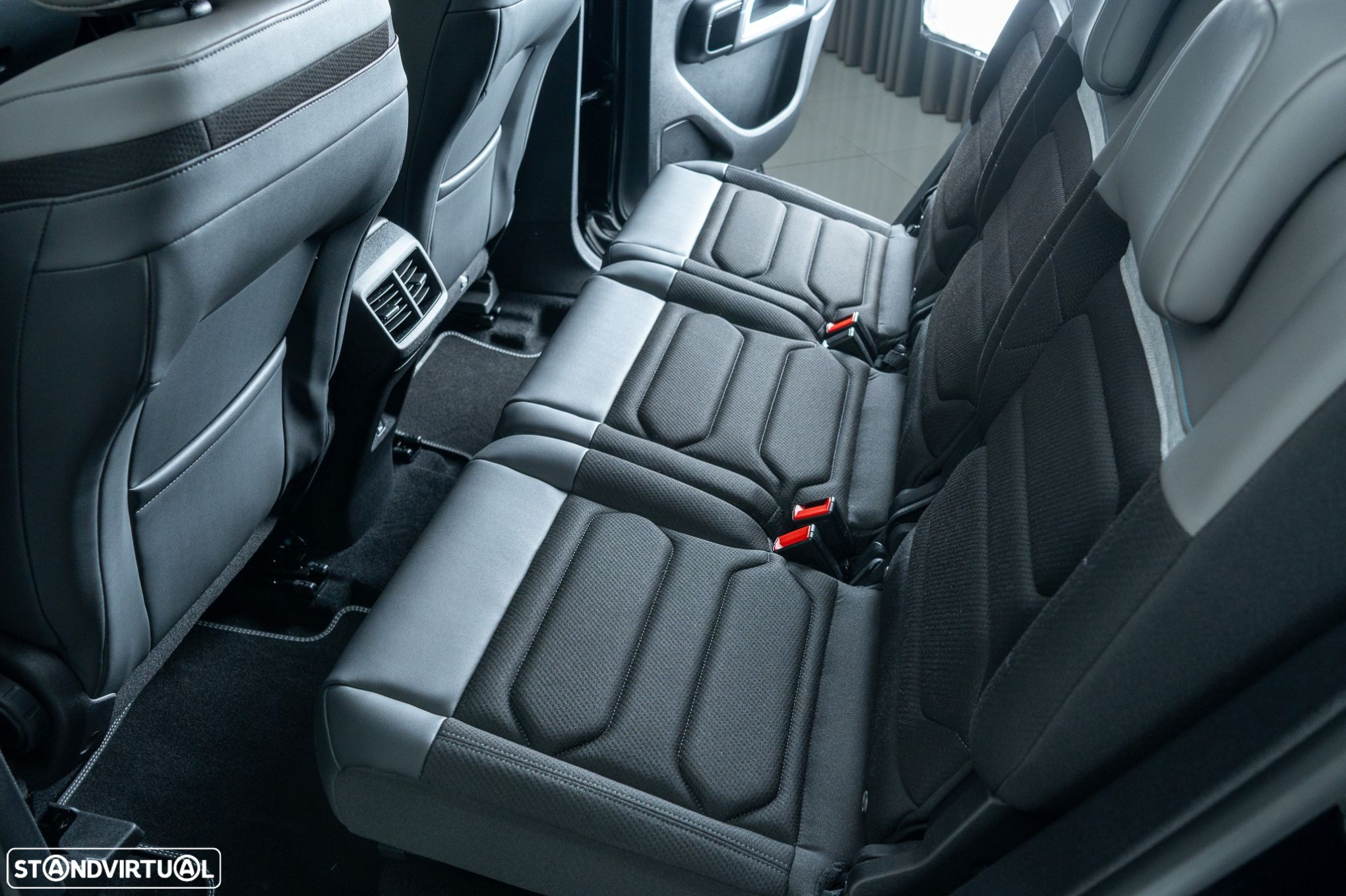 Citroën C5 Aircross 1.6 Hybrid C-Series e-EAT8 - 8