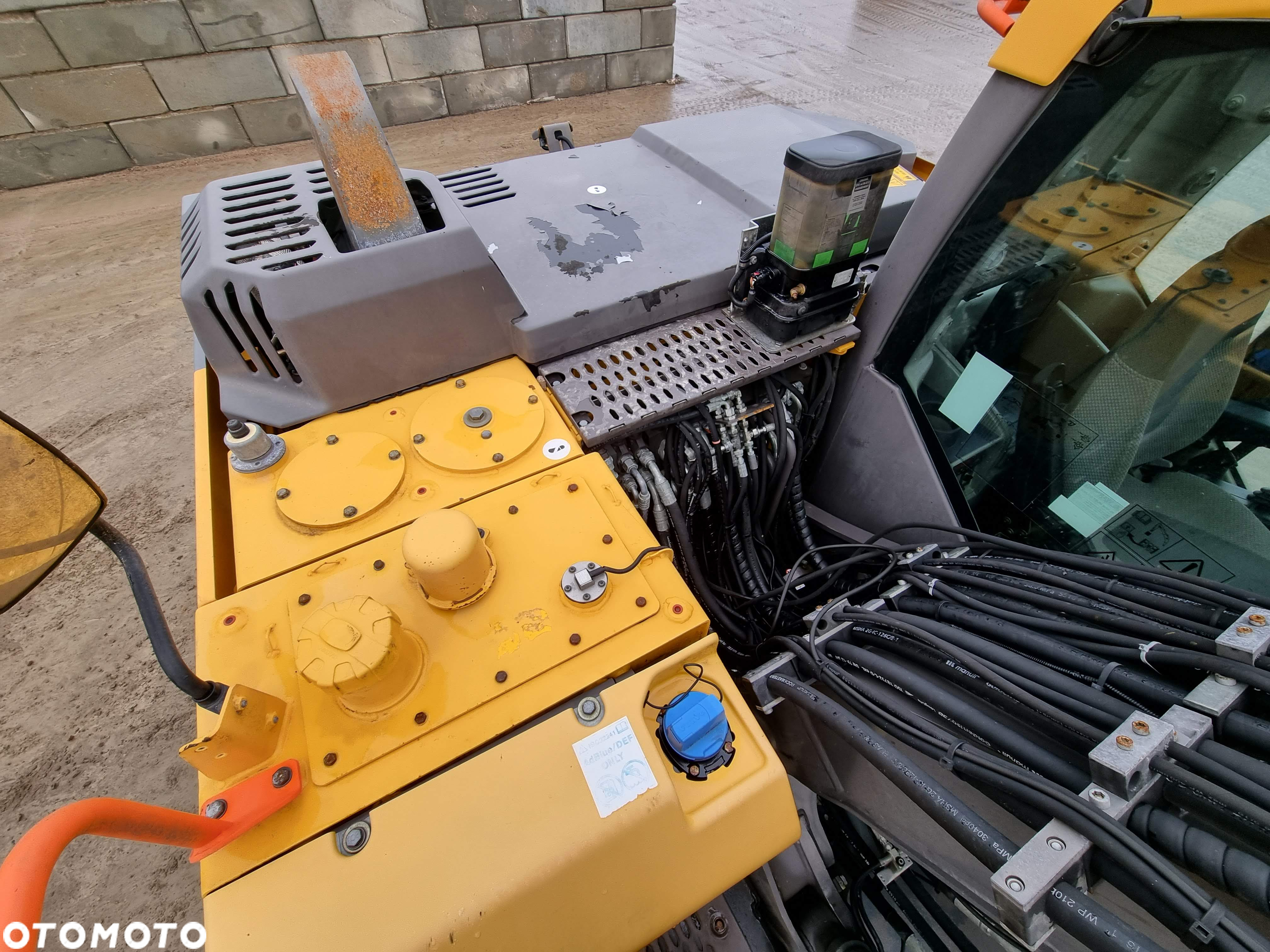 Volvo EWR 150E compact koparka kołowa - 17