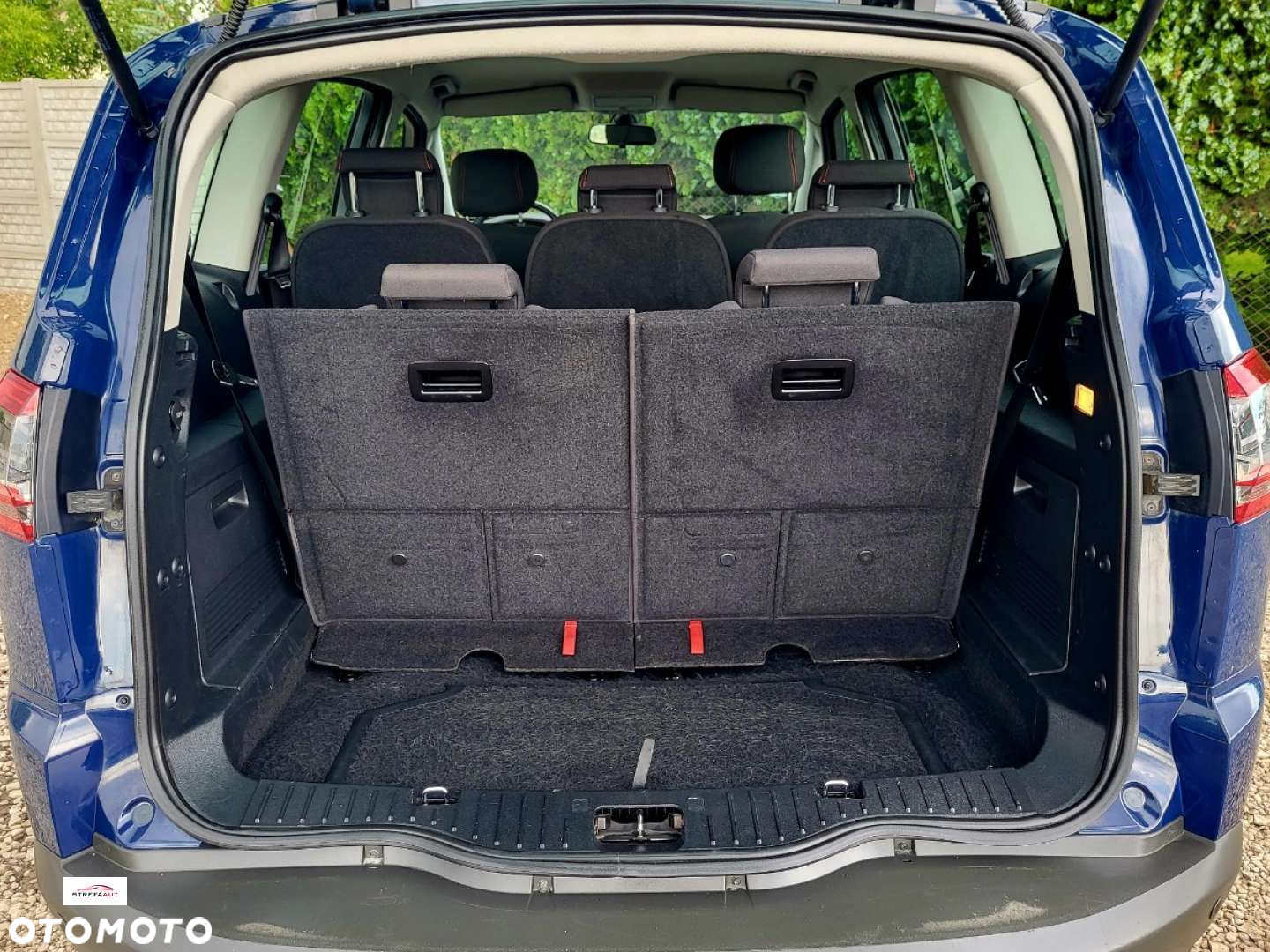 Ford S-Max - 11