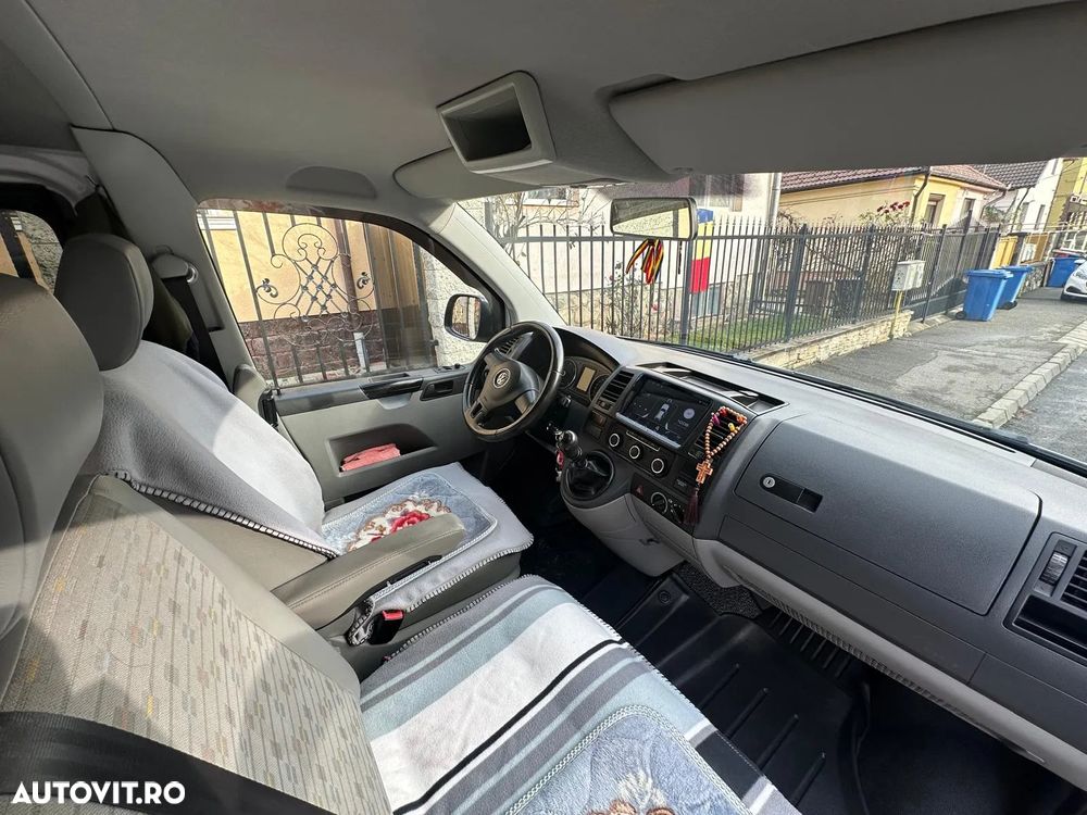 Volkswagen Caravelle - 9