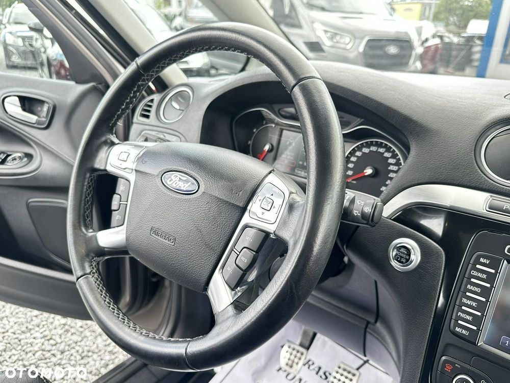 Ford S-Max - 17