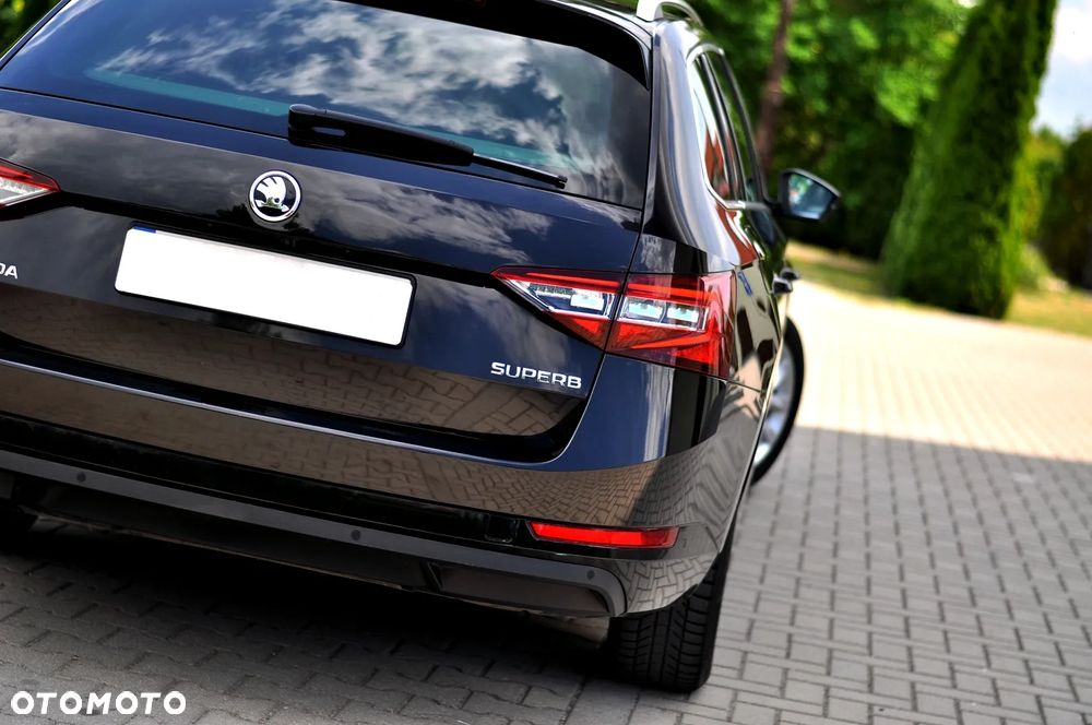 Skoda Superb 2.0 TDI Premium Edition - 14