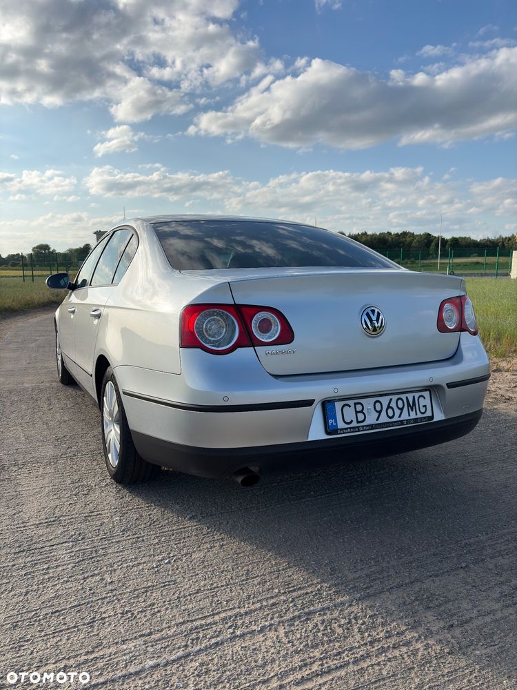 Volkswagen Passat 1.6 Comfortline - 32