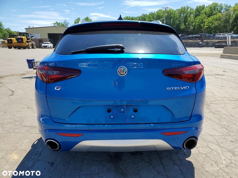 Alfa Romeo Stelvio 2.0 Turbo 16V AT8-Q4 Ti - 9