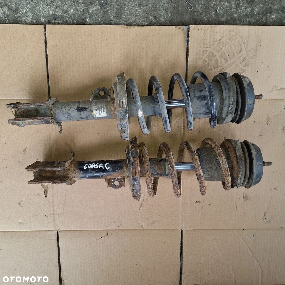 MCPERSON PRAWY LEWY PRZOD CORSA C 1.2 B - 1