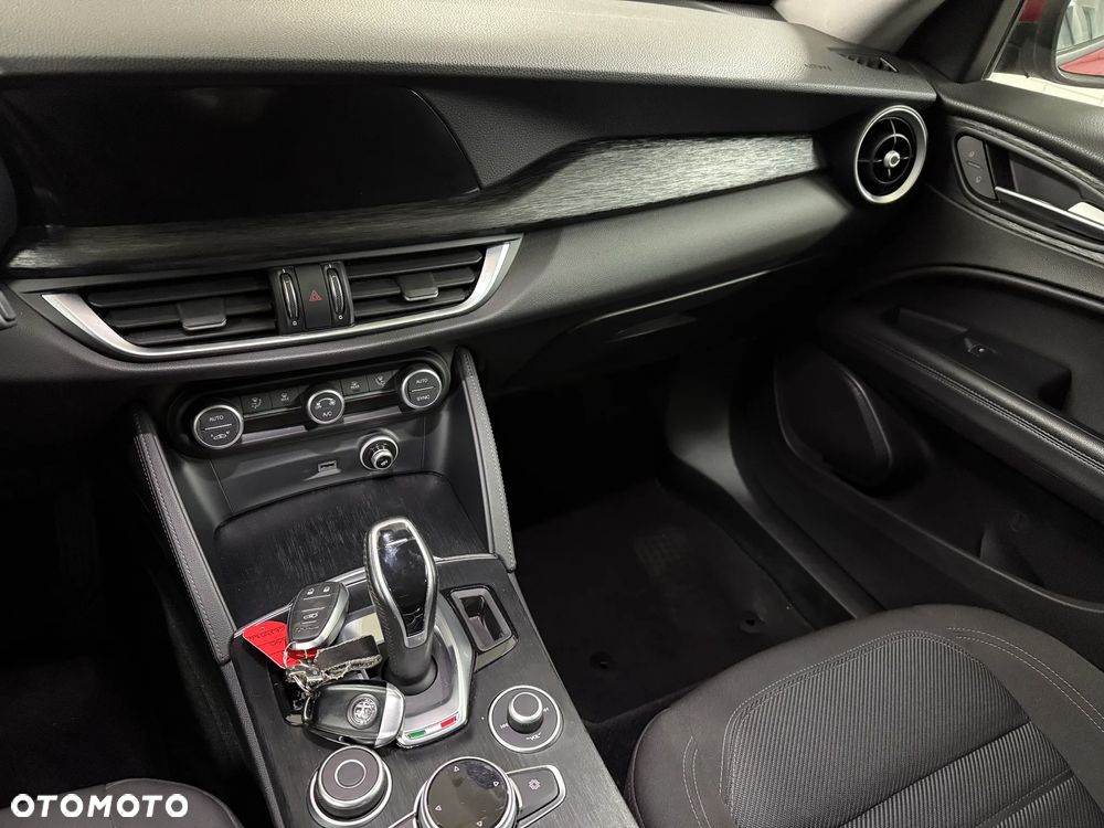 Alfa Romeo Stelvio 2.2 16V AT8 Q4 Business - 12