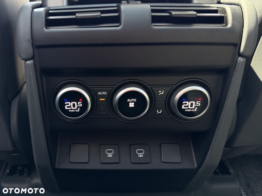Land Rover Defender 3.0 D300 mHEV X-Dynamic HSE - 26