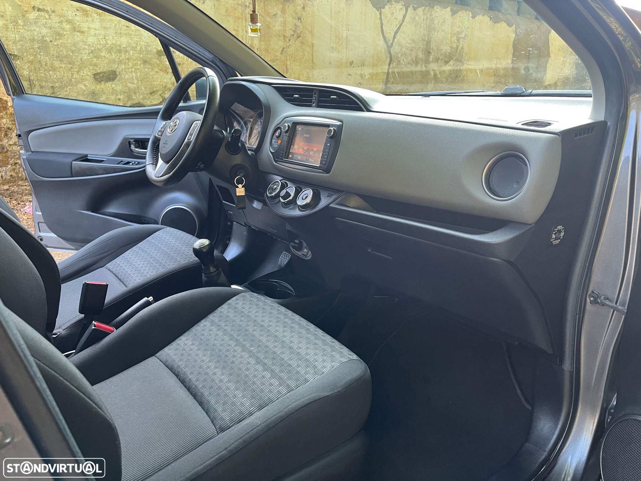 Toyota Yaris 1.0 VVT-i Comfort+P.Style - 21