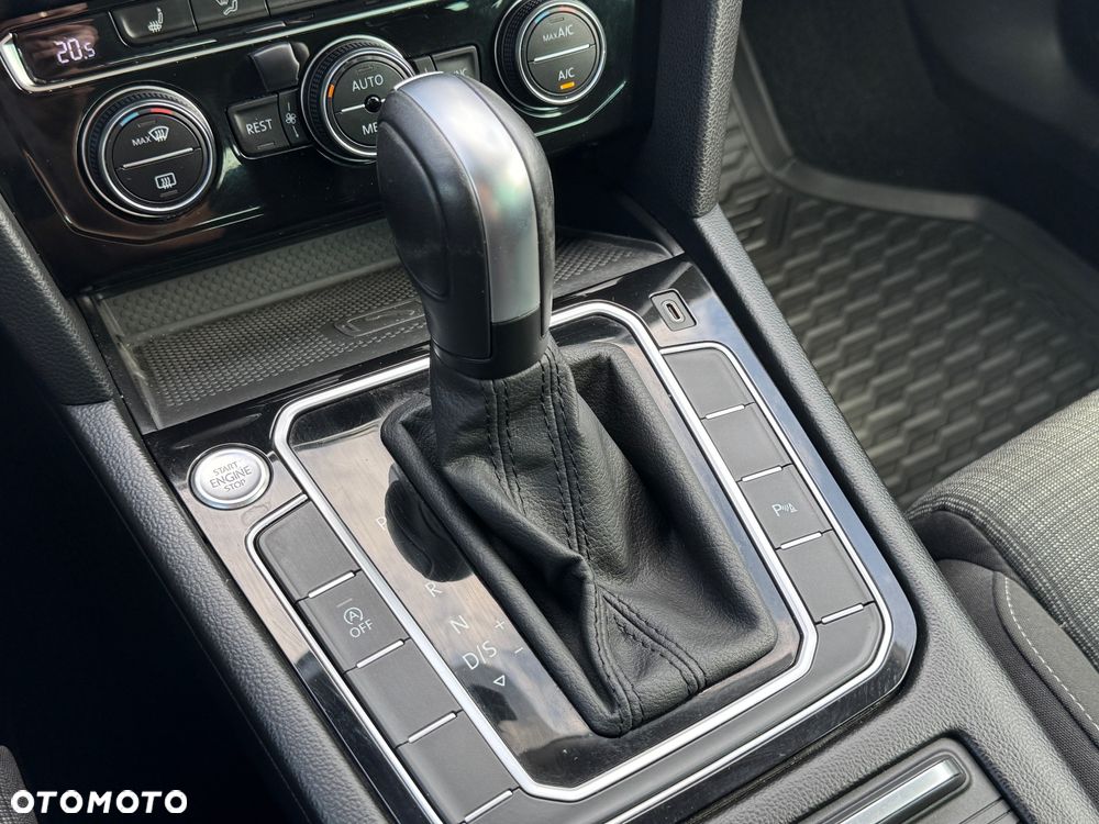 Volkswagen Passat 2.0 TDI SCR DSG Elegance - 27