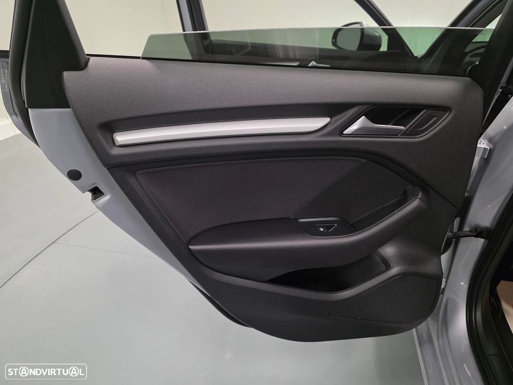 Audi A3 Sportback 1.6 TDI Design - 38