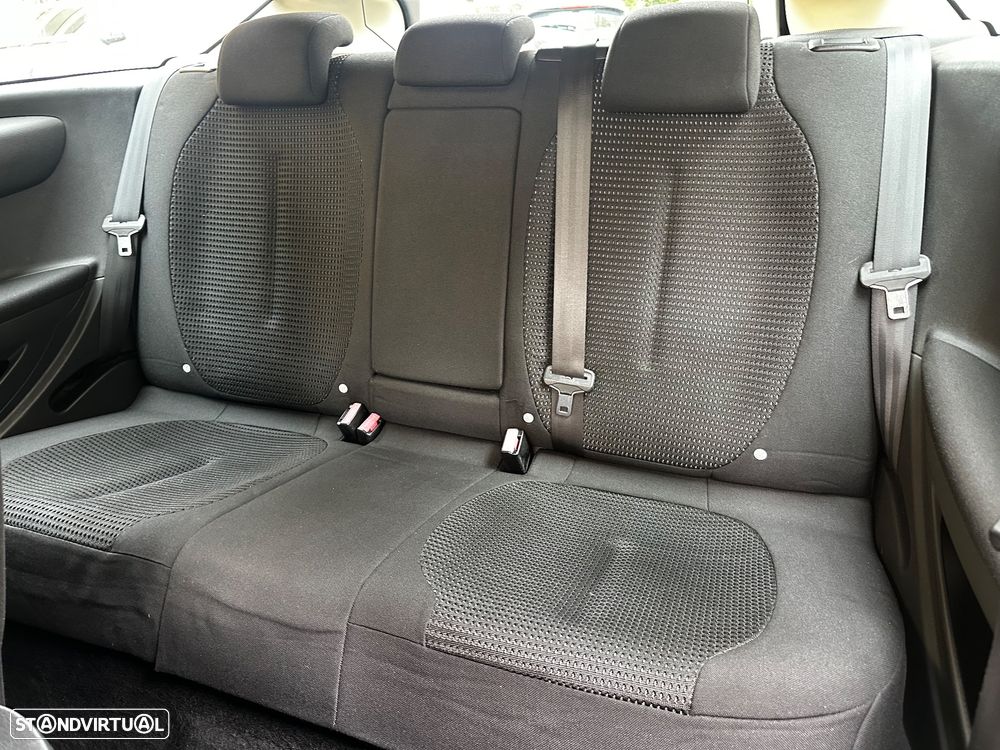 Citroën C4 HDi 110 FAP VTR Plus - 27