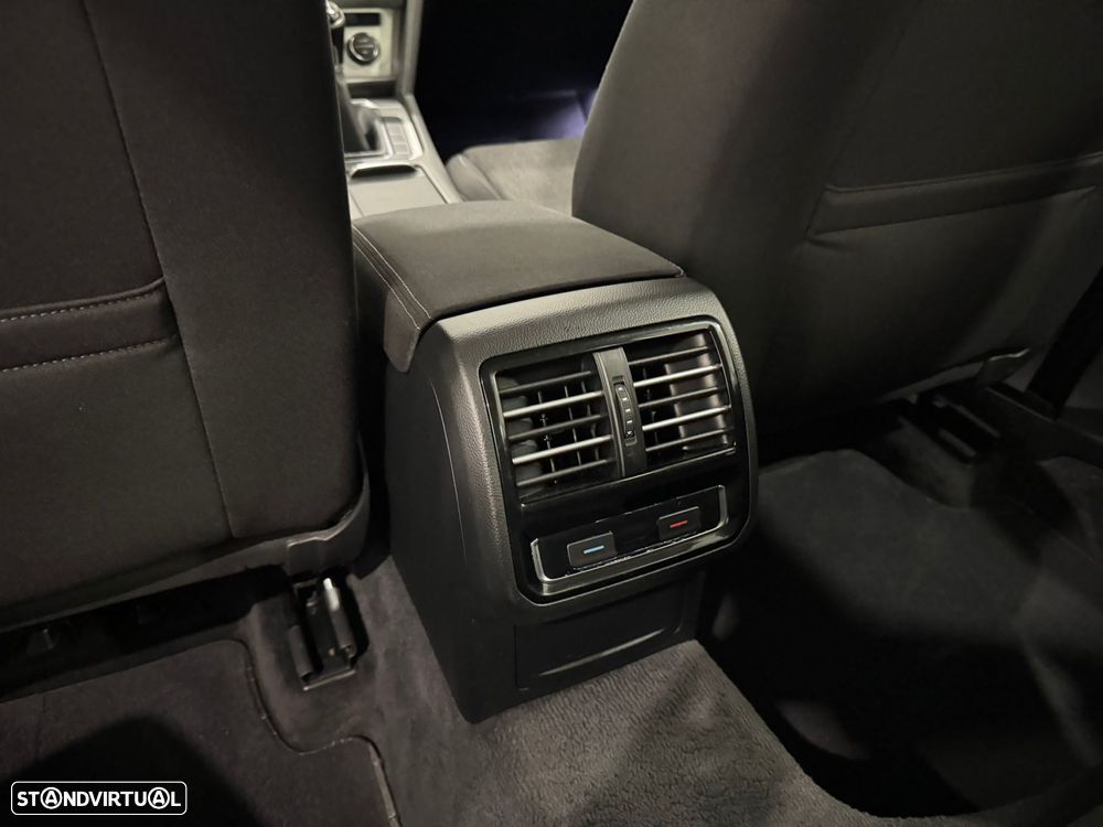 VW Passat Variant 1.6 TDI Confortline - 32