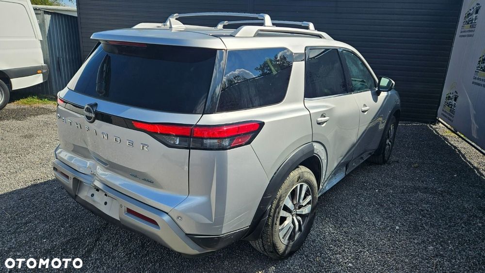 Nissan Pathfinder - 25