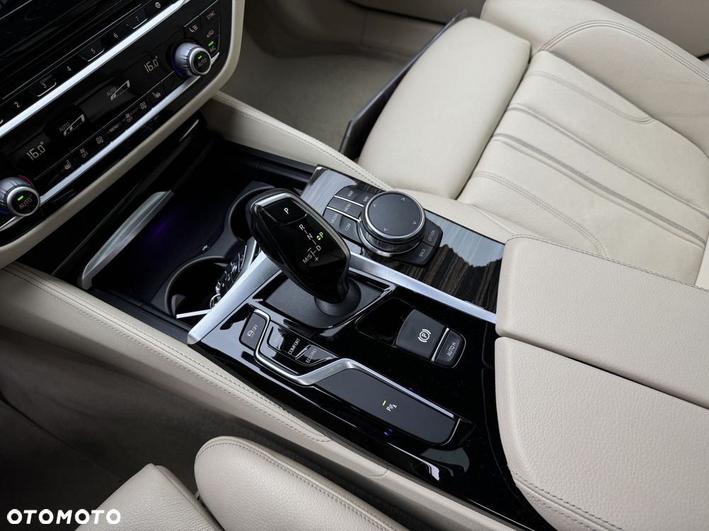 BMW Seria 5 530i xDrive M Sport sport - 29
