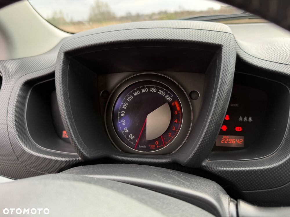 Toyota Urban Cruiser 1.4 D-4D Sol 4x4 EU5 - 14