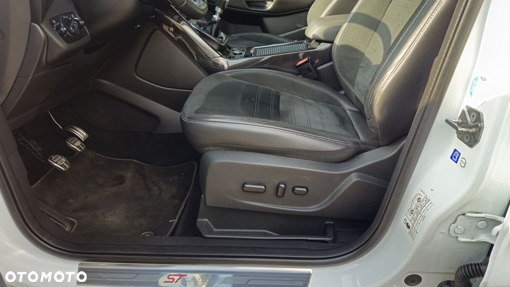 Ford Kuga 1.5 EcoBoost 2x4 ST-Line - 15