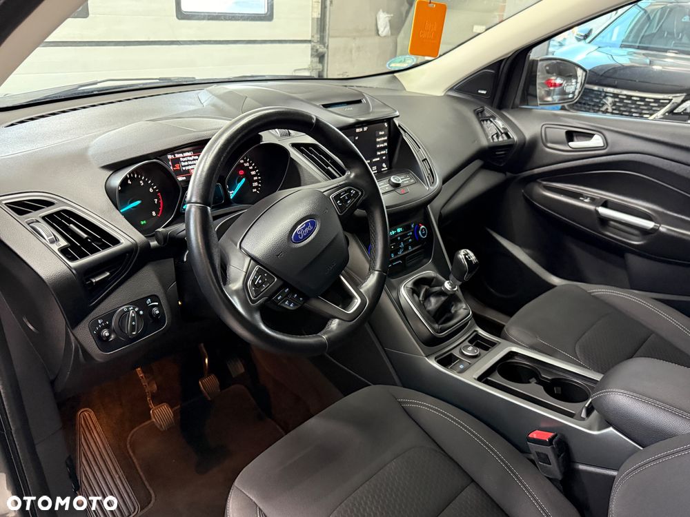 Ford Kuga 1.5 EcoBoost 2x4 Titanium - 16