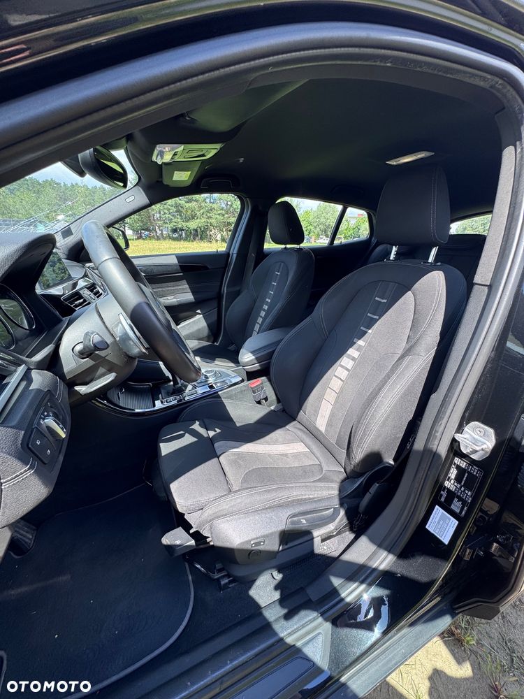 BMW X2 sDrive18d Advantage Plus - 11