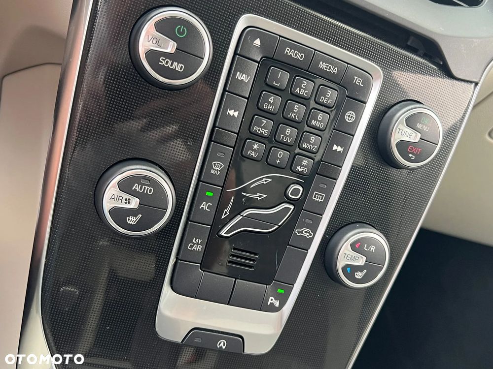 Volvo V40 Cross Country - 9