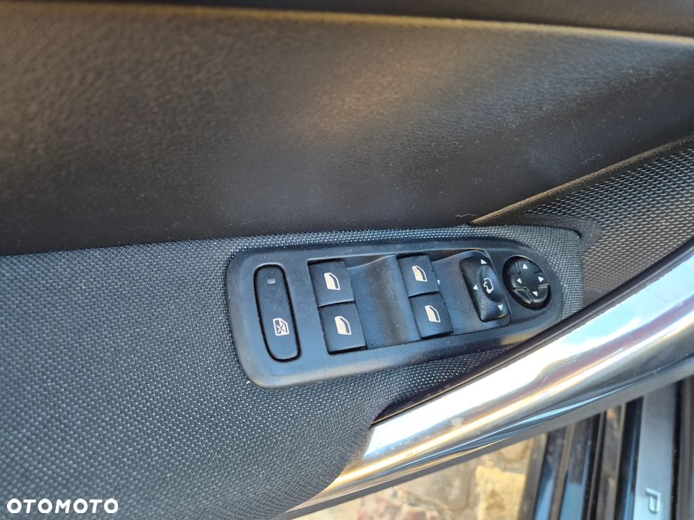 Peugeot 308 CC HDi FAP 163 Roland Garros - 16