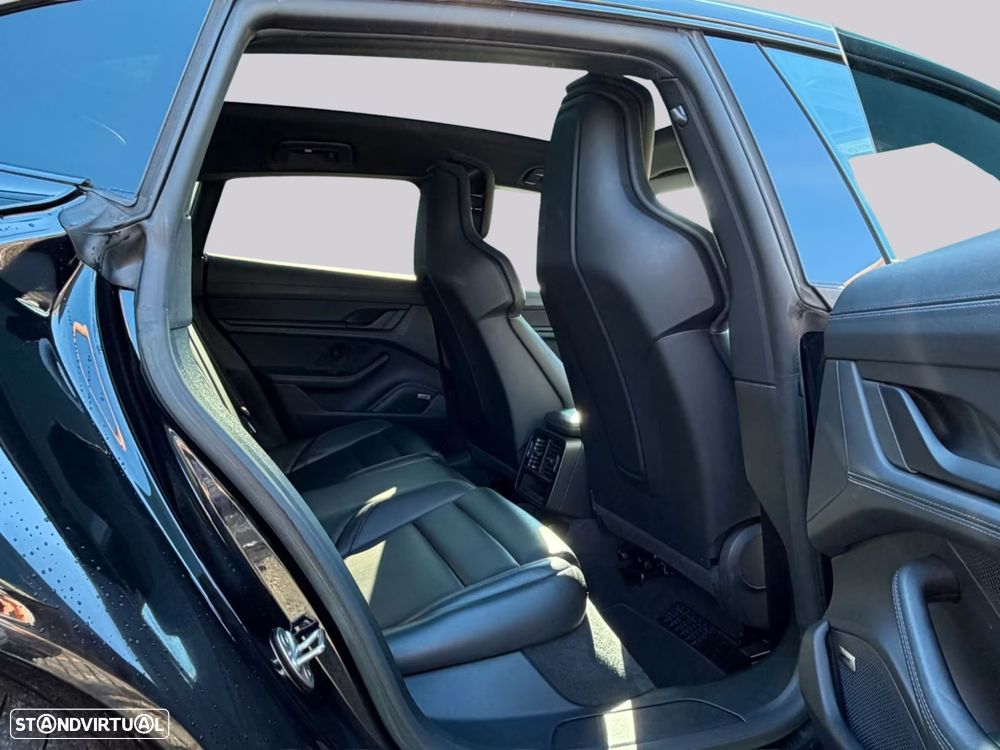 Porsche Taycan Sport Turismo - 11