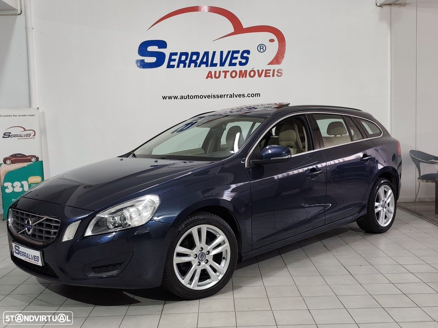 Volvo V60 2.0 D4 Momentum - 3